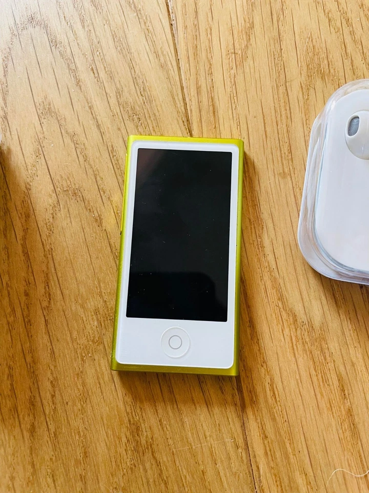 iPod nano amarillo 16 GB 7a generación auriculares MP3 música de Apple en bue... - Imagen 2 de 2