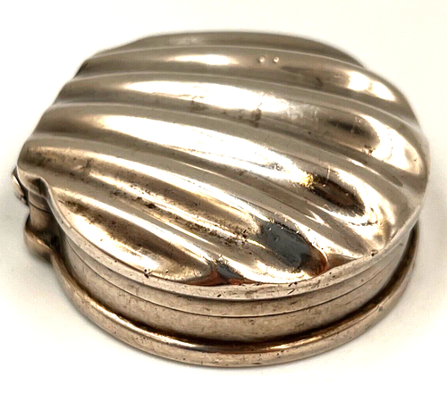 Vintage Sterling Silver Shell Shaped Hinged Pill Box Hallmarked London DP 1938 - Picture 10 of 16