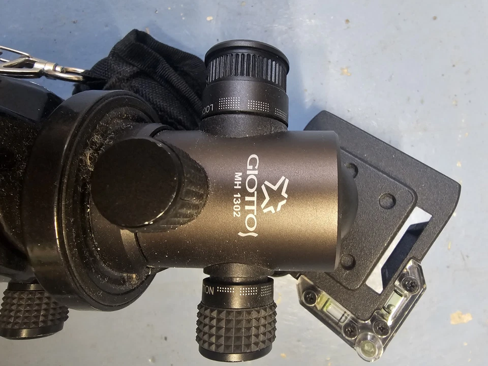 Giottos MTL9351B Tripod & MH1302 Head - Image 3 of 3