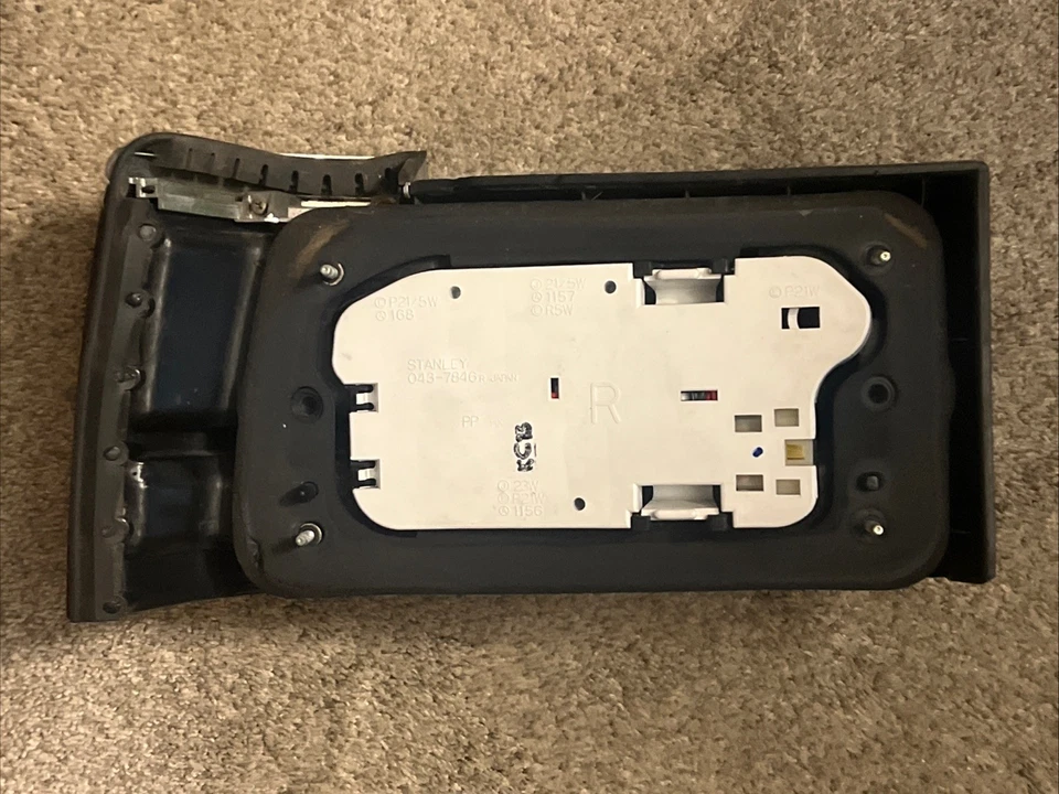 Luz trasera derecha pasajero Mazda 626 sedán, 1988, 1989 Foto 2 de 2