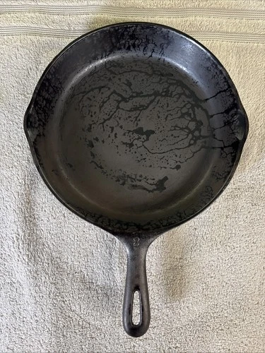 VINTAGE WAGNER WARE #8  10 1/2 Inch Skillet Cast Iron Frying Pan Dual Pour USA.