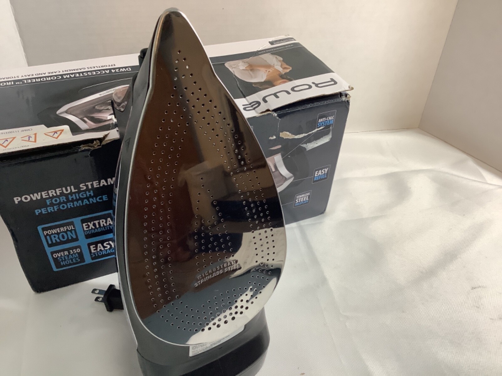 Rowenta Steam Iron DW24 Access  Cord reel  damaged box