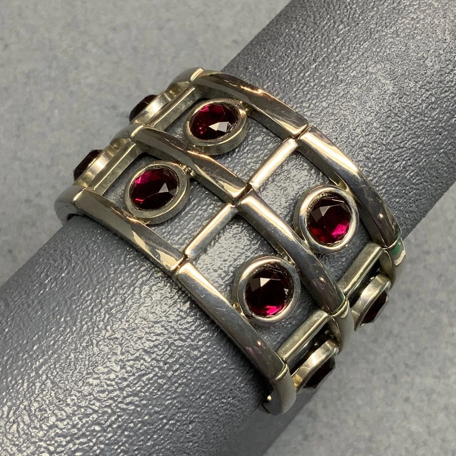 VALENTINO Bracciale Vintage Aperto 3 In Argento Griglia Rosso Magenta Strass Flessibile Glam