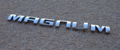 Insignia Original Dodge 'Magnum' Cromada Para Maletero (genuino OEM - Usado En Buen Estado)