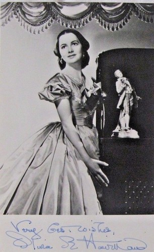 Beautiful, Olivia de Havilland Signed, A Small, Lovely GWTW Photograph, 4" x 6" - Picture 6 of 6