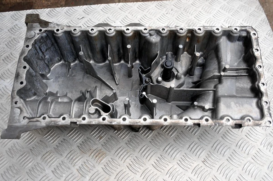 Land Rover Freelander 2 3.2 I6 petrol 171KW oil sump 6G9N-6C798-AE - Image 4 of 4