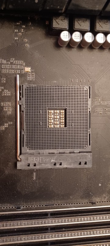 Gigabyte Aorus GA-AX370-Gaming 5 AMD X370 (Socket AM4) DDR4 ATX (minor problem)