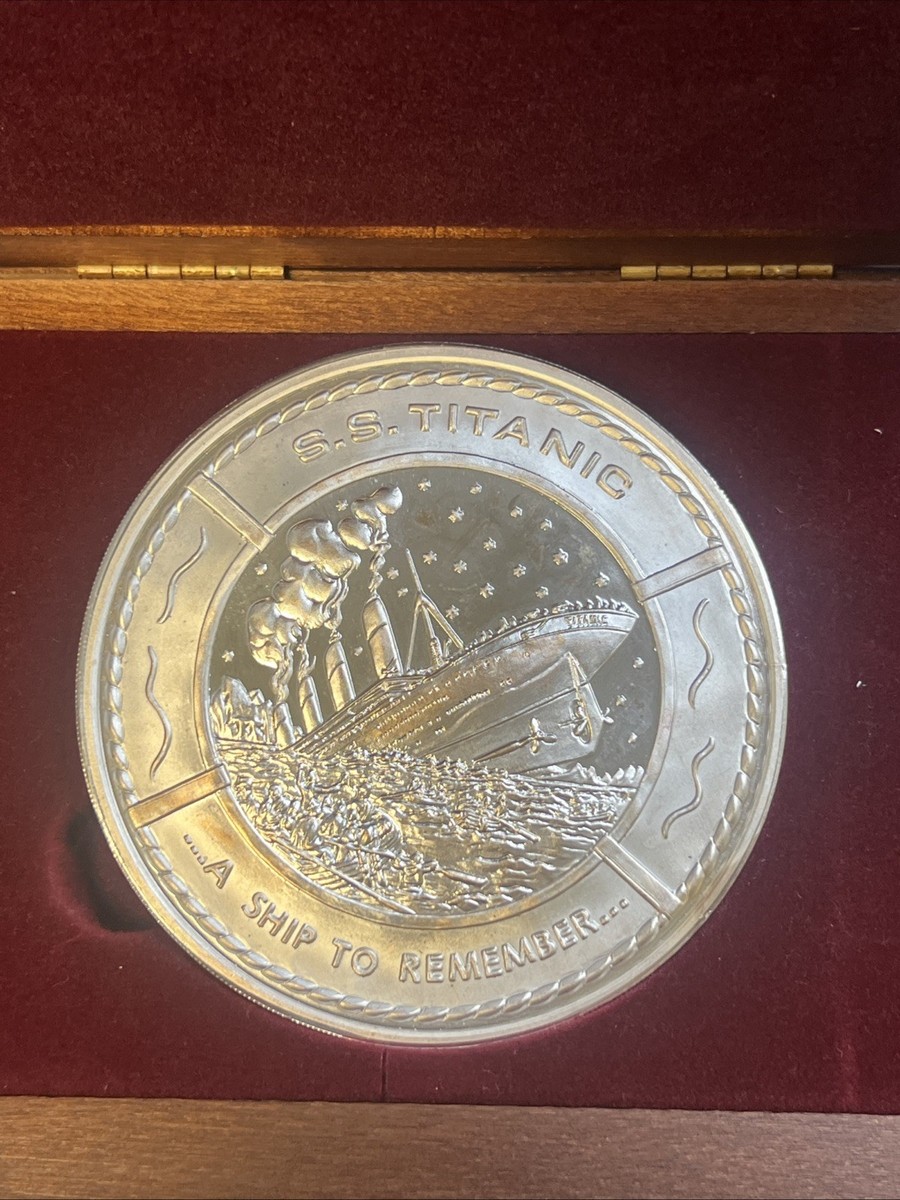 S.S. TITANIC .999 FINE SILVER 1 POUND $200 MEMORIAL COIN IN WOOD
