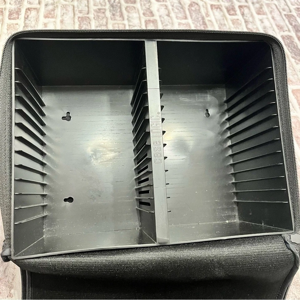 Vintage Case Logic 30 CD Holder Zipper Bag Adjustable Strap Removable Shelf Y2K - Image 2 of 4
