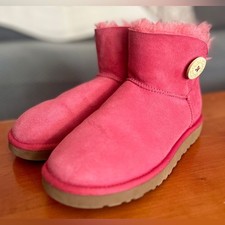 Stivali nuovi senza scatola UGG Australia Mini Bailey Button altezza classica rosa donna taglia 7