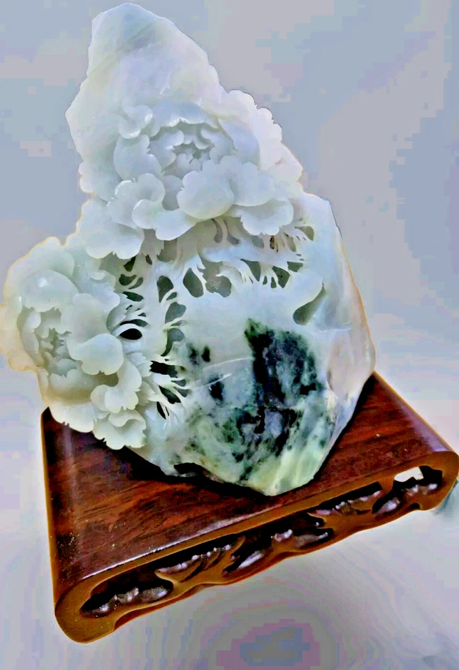 Jade Hetian chinois sculpté de pivoines Fleurs Finement Sculpté Socle bois - Photo 1/4