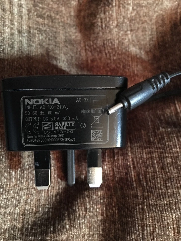 Cargador de viaje Nokia AC-3X RED - ENTRADA: AC 100-240V--60mA/SALIDA: 5.0V--350mA Foto 4 de 4