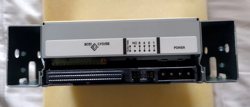 Sun/HP DDS-4 SCSI 68 Pin Tape Drive, 20/40Gb Model-C5683  Boxed with accessories - Image 2 of 4