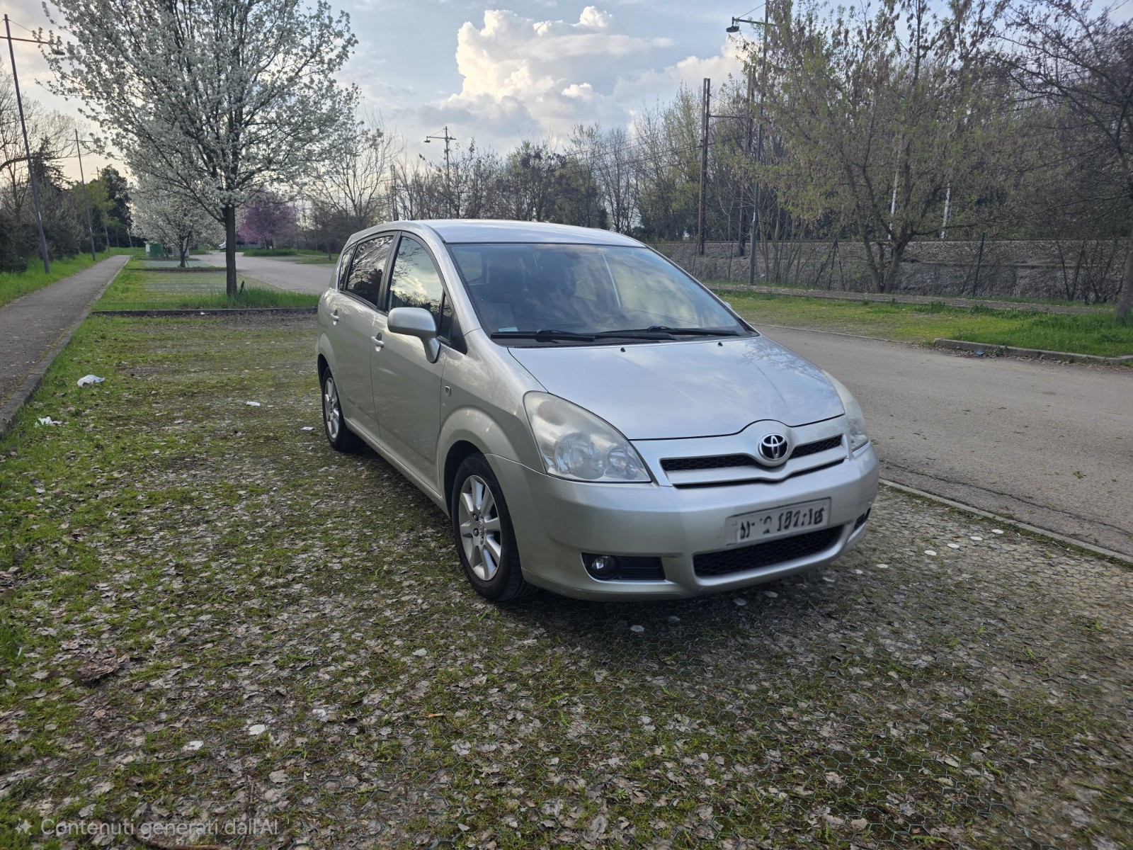 Toyota Corolla Verso 1.6 Benzina 110 CV Usata foto 2