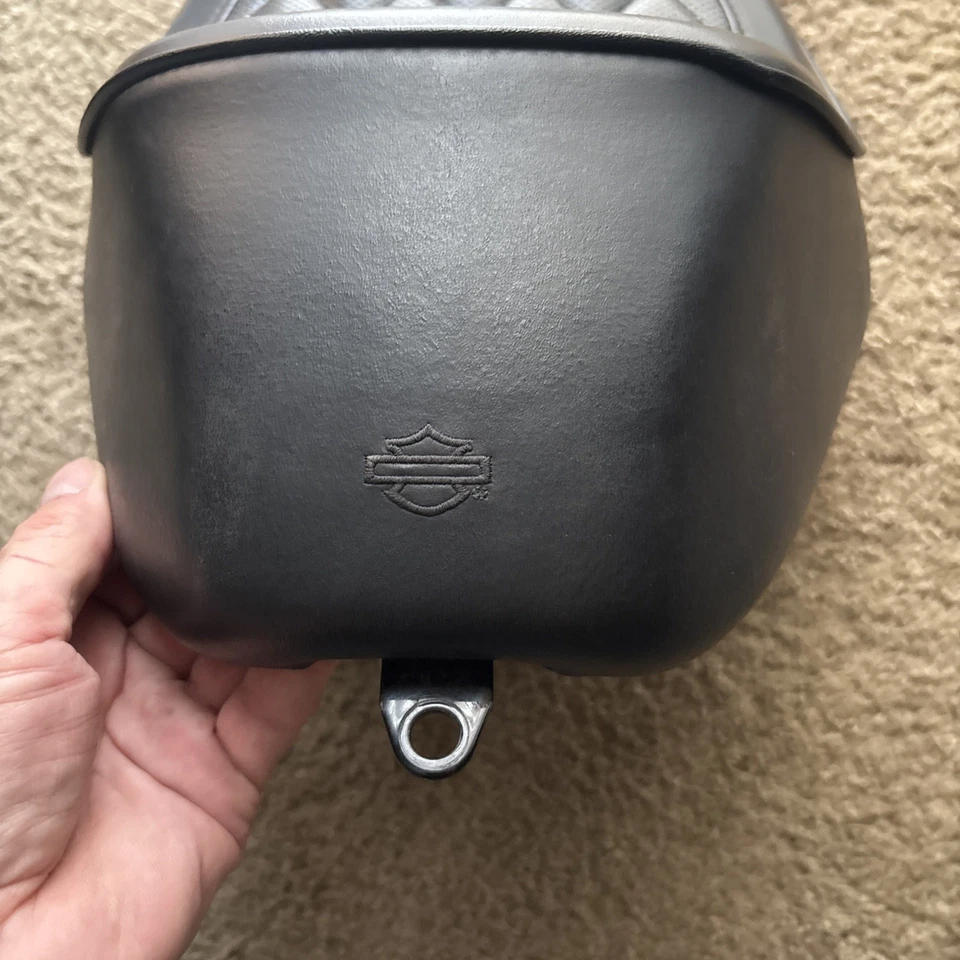 Harley Sportster X Stitch 单人座椅 1200 883 定制铁制夜人 2010 - 22 低 — 第 2/4 张图片