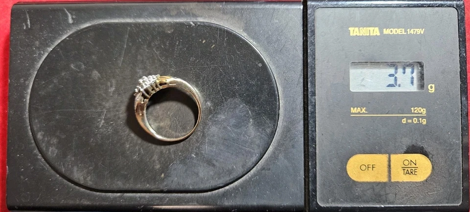 9ct Gold & Diamond Cluster Ring: Size M1/2: 0.39 Carats: 3.7 Grams: Hallmarked - Image 4 of 4