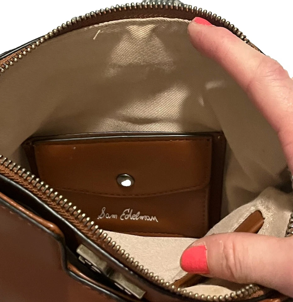 Bolso bandolera de cuero marrón Sam Edelman con cadena Foto 3 de 4