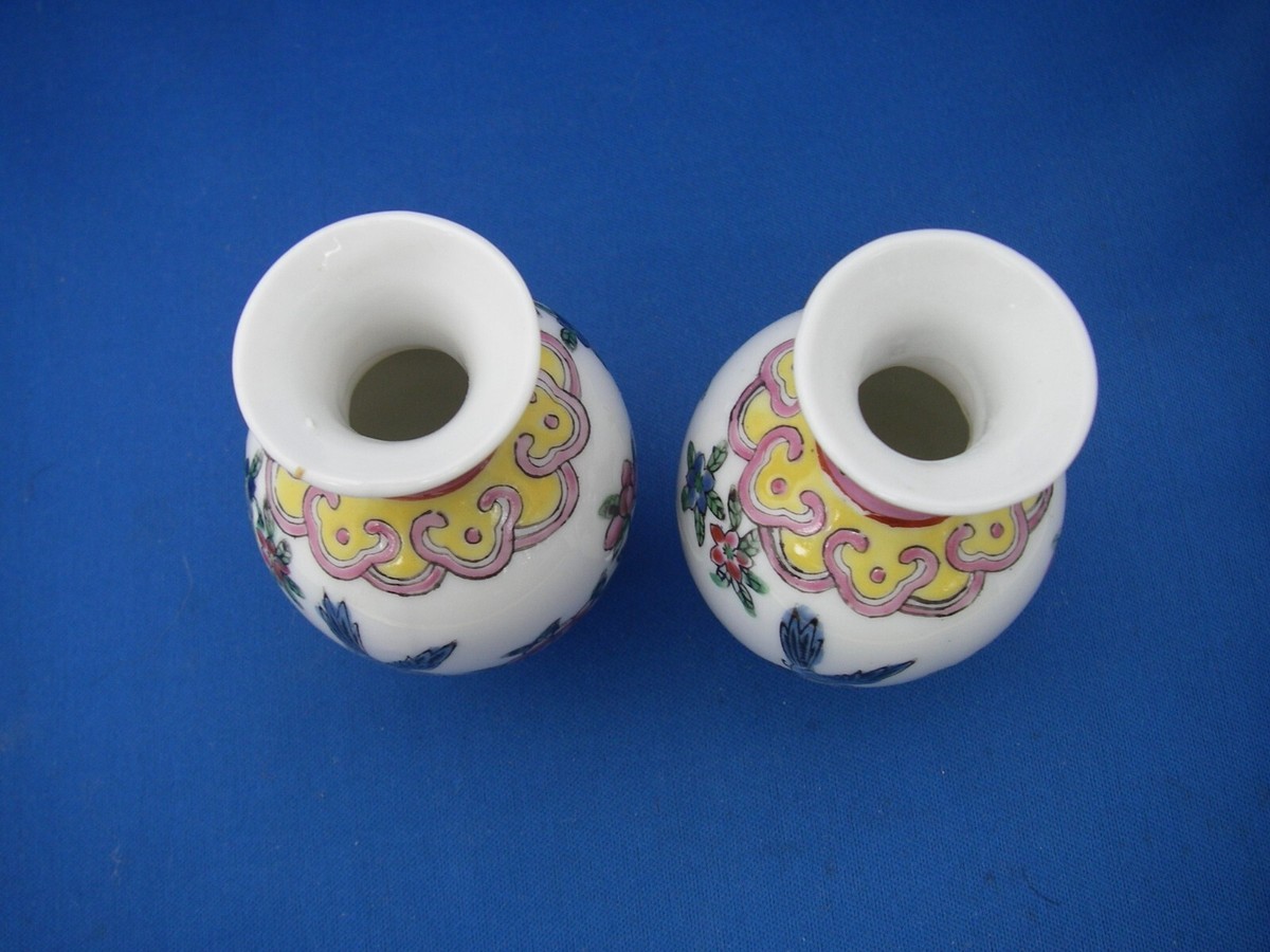 PAIR Vintage 20th C CHINESE Polychrome Enamel Porcelain MINI VASES