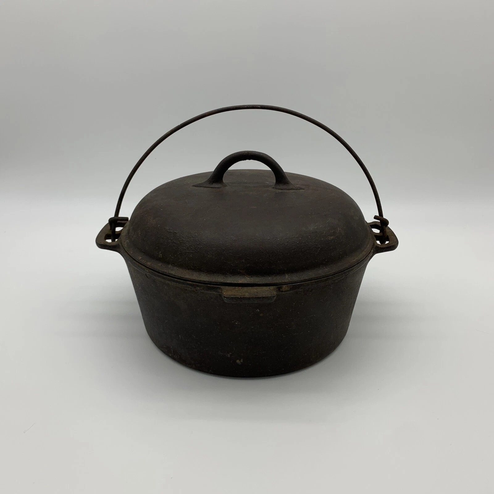 Cast Iron Unmarked Dutch Oven With Handle And Lid