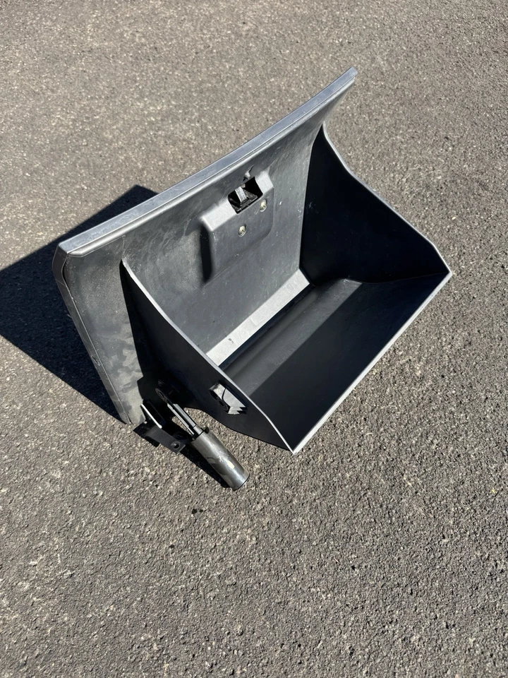 Отсек для хранения перчаточного ящика 2006 Suzuki Aerio от оригинального производителя серый - Изображение 2 из 4