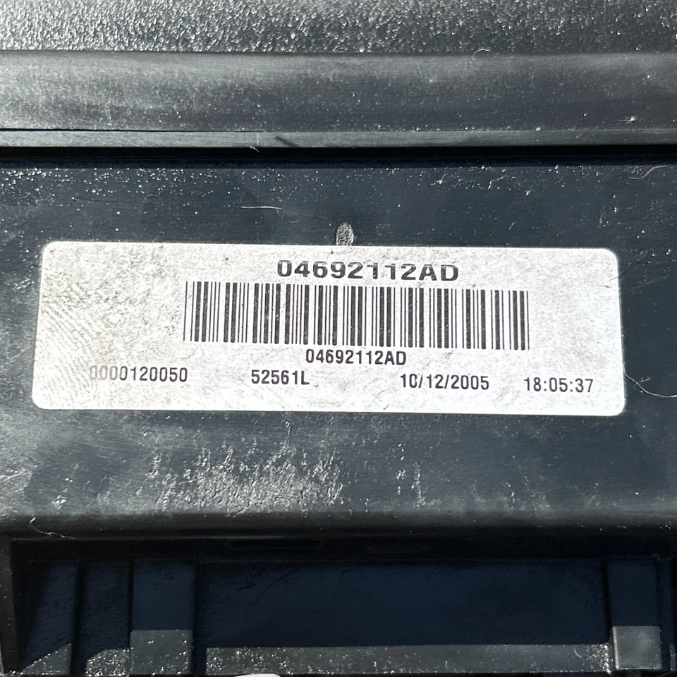 Dodge Durango Tipm 2006 06 distribución de energía caja de relé de fusibles 04692112AD Foto 3 de 4