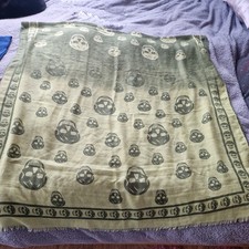 Scialle/Sciarpa Alexander Mcqueen 170 cm x 85 cm cashmere e seta usato teschi verdi