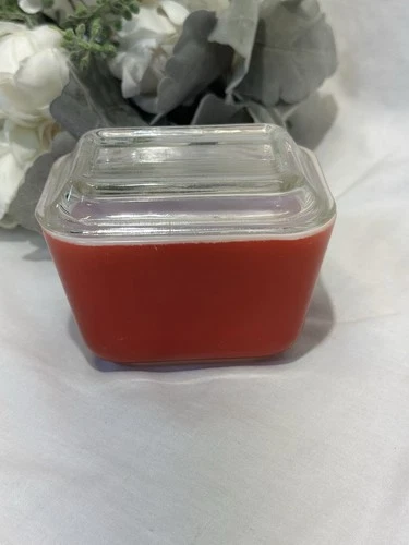 Vintage Pyrex 501 -R 1 1/2 Cup Primary Red Refrigerator Dish w/Lid 3”x4”