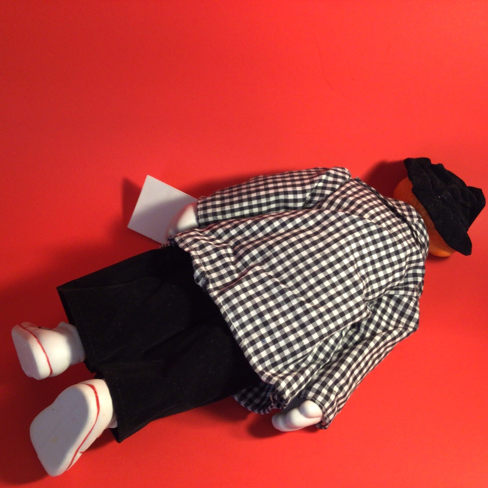 HERITAGE MUSICAL CLOWN PORCELAIN PLAYS RAINDROPS KEEP FALLING ON MY HEAD 15"