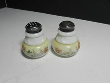 CF Monroe Glass Thumbprint Salt Pepper Set White Yellow Florals OL 2" T 1902-06