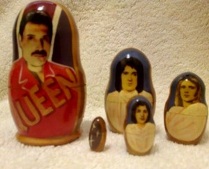 queen nesting dolls