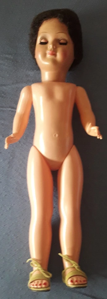 Puppe ohne Kleidung vollständig aus Plastik mit braune Haare - Bild 2 von 3