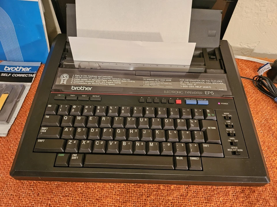 Máquina de escribir electrónica portátil Brother EP5 con cable de alimentación de CA + manual + cinta nueva Foto 2 de 4