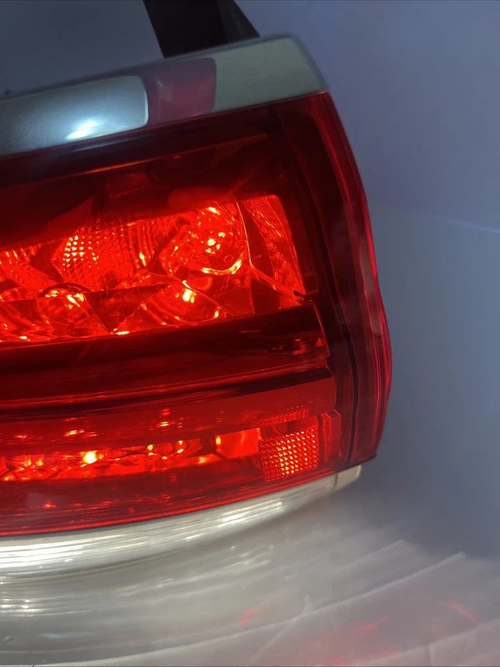 2010-2012 Lincoln MKT Left Tail Light Lamp LH Driver OEM BA13-13B505-AG Foto 4 de 4