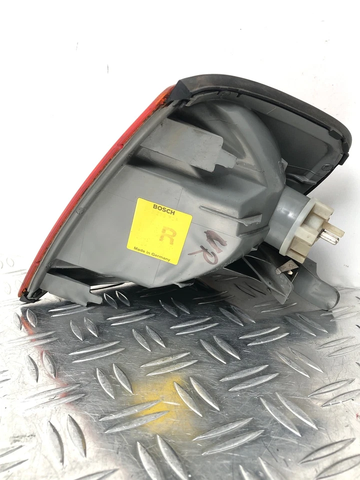 Blinker rechts vorne MERCEDES-BENZ 124 T-Modell (S124) A1248260143 - Immagine 2 di 4