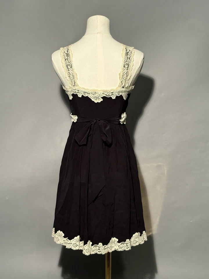 vintage Betsey Johnson black silk dress with ivory Chantilly lace trim Front Zip - Image 3 of 4