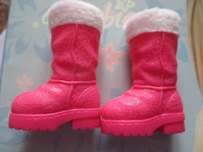 BARBIE DOLL / PAIR OF SHOES: BOOTS, PUMPS ....... (526)