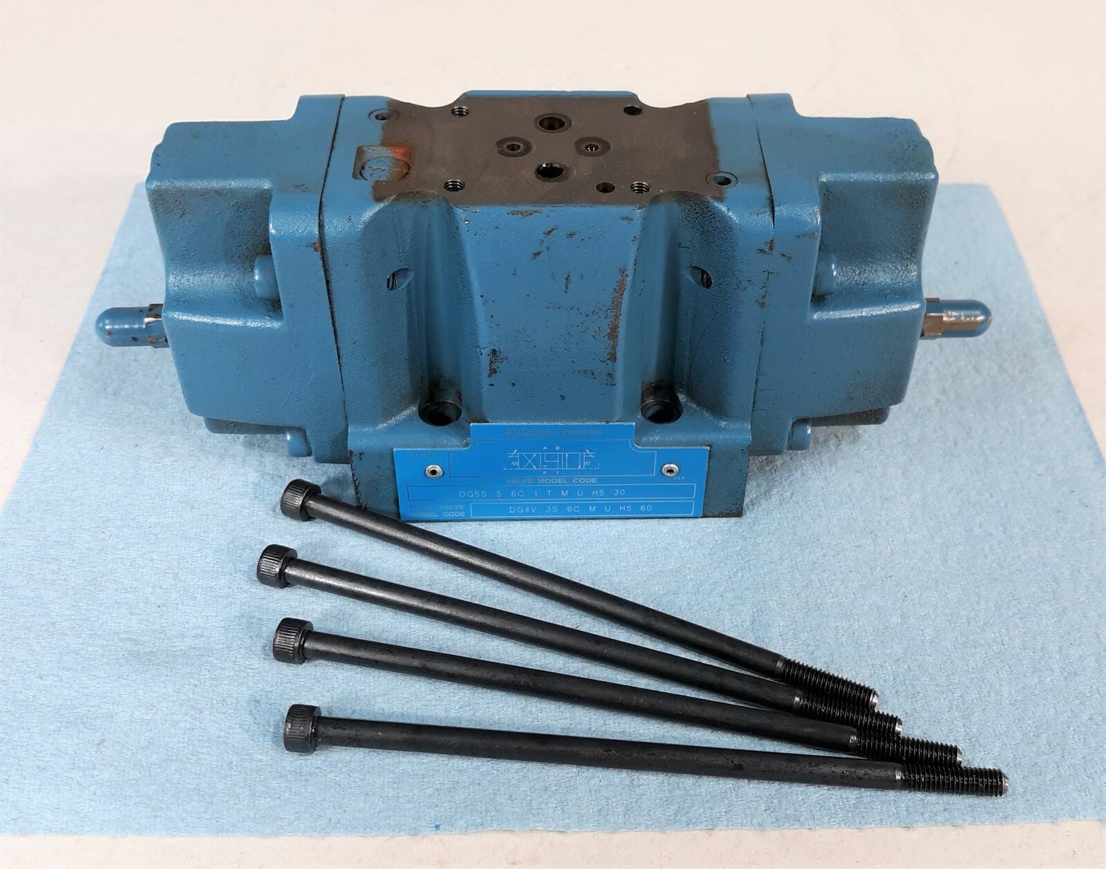 Vickers DG5S-5-6C-1-T-M-U-H5-30 SystemStak Hydraulic Mainstage Valve Block