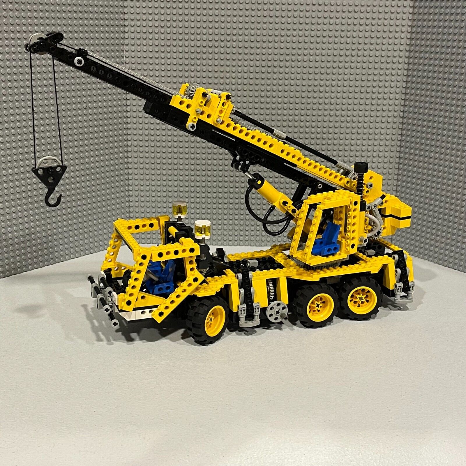 LEGO Technic Pneumatic Crane Truck 8438 - Great Condition 100% Complete  Build