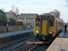 PHOTO  NORTHERN RAIL CLASS 156 SUPER SPRINTER 156427 TRAIN 2015 - URMSTON  MONDA