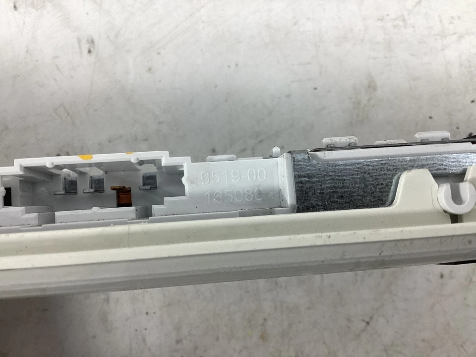 Luz de techo interior trasero Mercedes Benz C300 2010-2013 A2048204901 OEM. Foto 4 de 4