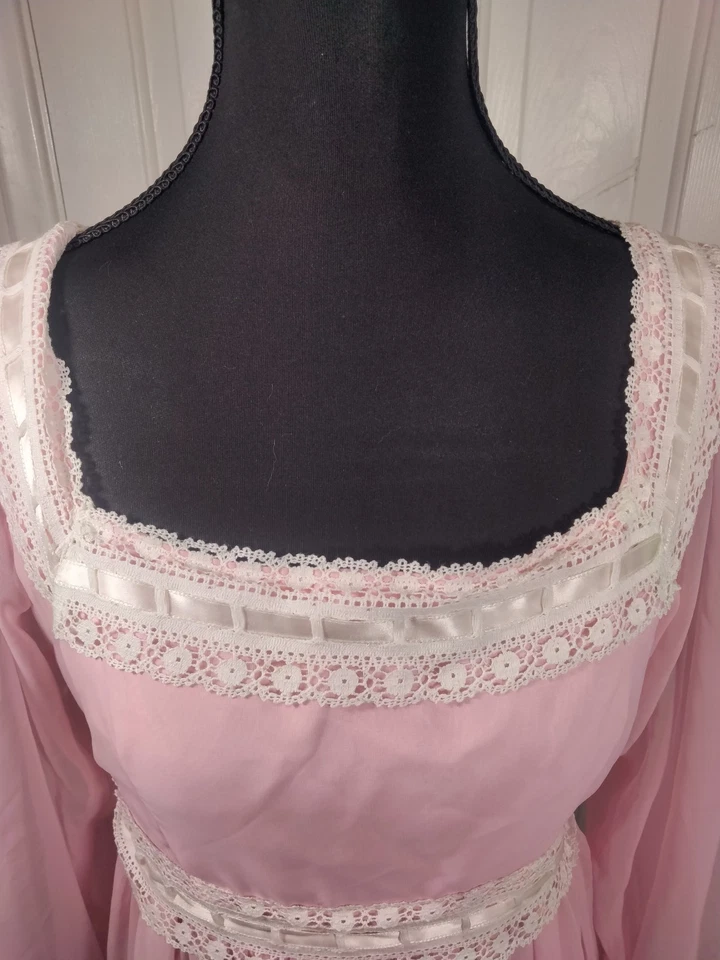 Vestido Pradera De Colección Años 70 Talla L Gasa Encaje Bebé Rosa Campesino En Niveles Cottagecore Foto 2 de 4