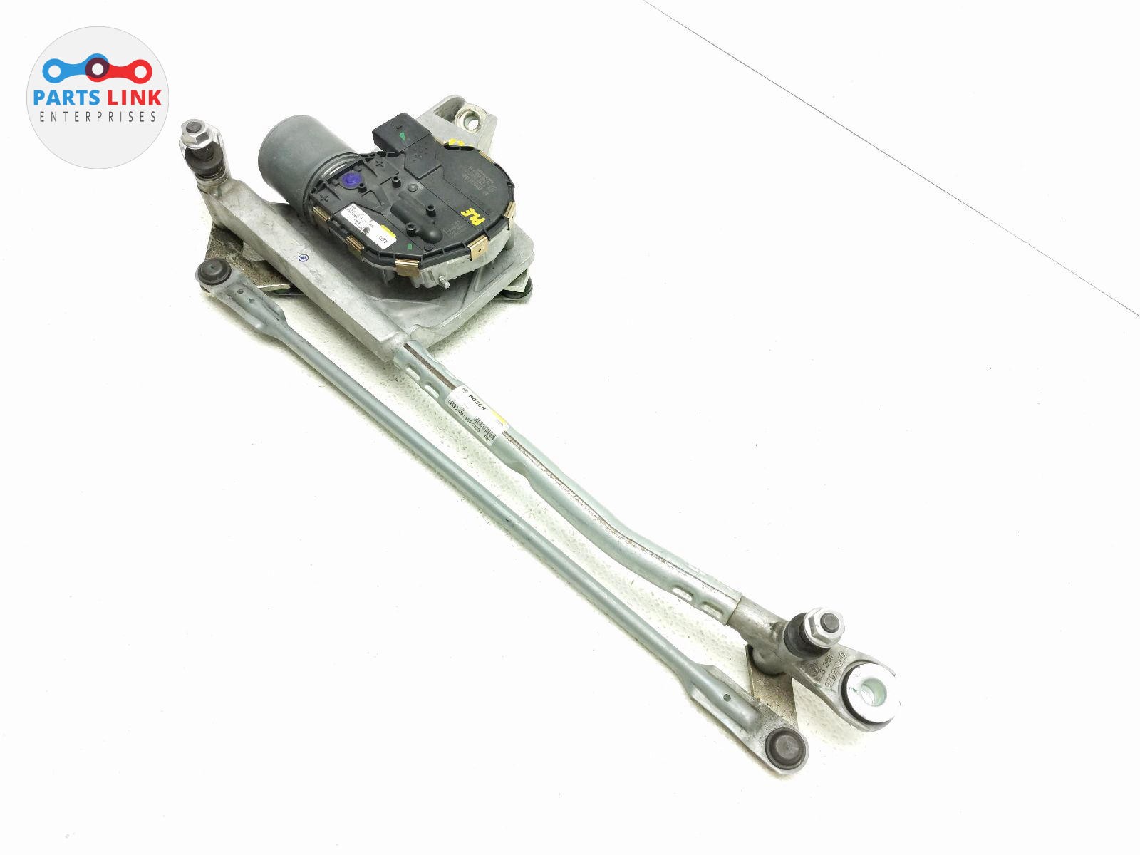 2016-20 BENTLEY BENTAYGA FRONT WINDSHIELD WIPER GLASS MOTOR LINKAGE ASSEMBLY