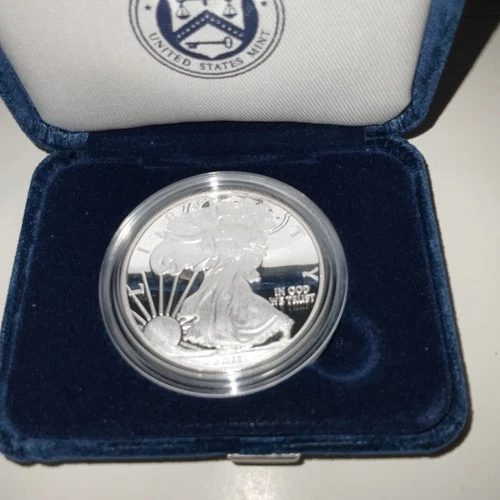 2011-W $1 “AMERICAN EAGLE” 99.9% Silver Proof Coin 31.072 Grams-0.999 Troy oz.