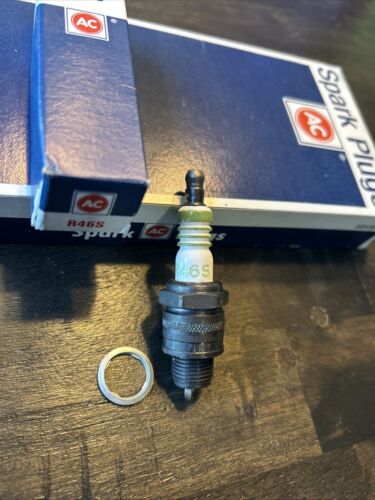 NOS AC-R46S Spark Plugs GTO, LeMans, Firebird, Nash, DeSoto Box Of 8 Made in USA - Picture 2 of 3