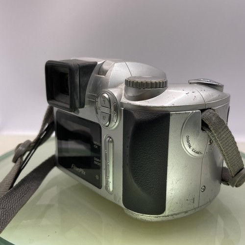 Fuji Finepix S3500 4mp Digital Camera- Silver Takes AA Tested Poor Body #689 - Picture 6 of 9