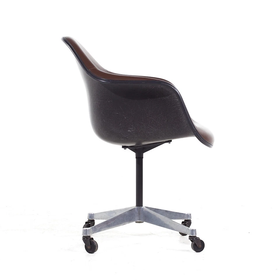 Офисный стул Eames для Herman Miller середины века коричневый с подкладкой из стекловолокна поворотный - Изображение 4 из 4