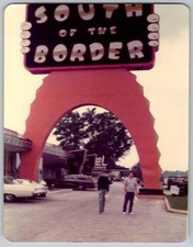 Vtg Color Snapshot South Of The Border Roadside Attraction Neon Sign SC Men