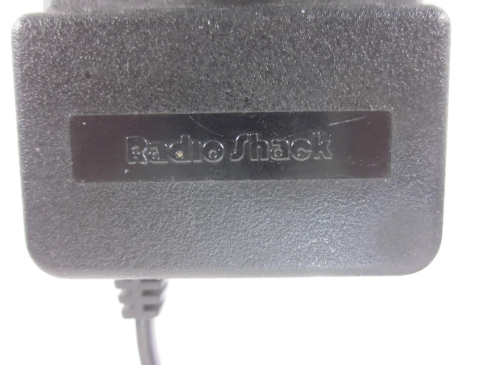 Radio Shack Signal Amplifier UHF VHF FM 15-1108 117 VAC 60Hz 3w - Image 2 of 4