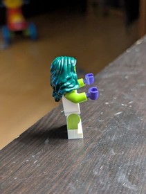 LEGO Marvel Super Heroes She-Hulk Minifigure Green Suit Rare sh0373 76078
