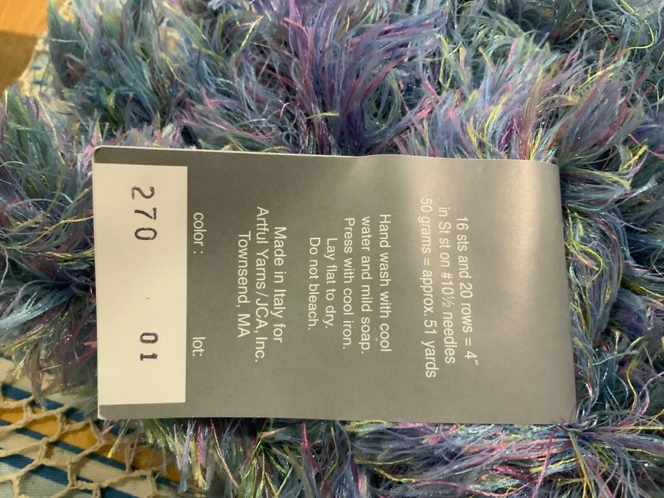 Artful Yarns Galaxy hilo de pestañas 50 gramos 51 yardas azul metálico rosa amarillo 270, Foto 3 de 3